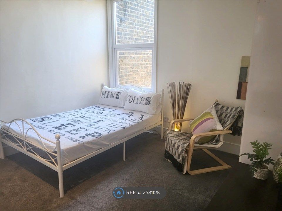 Property photo 1 of 8 Fully Furnished Studio Flat