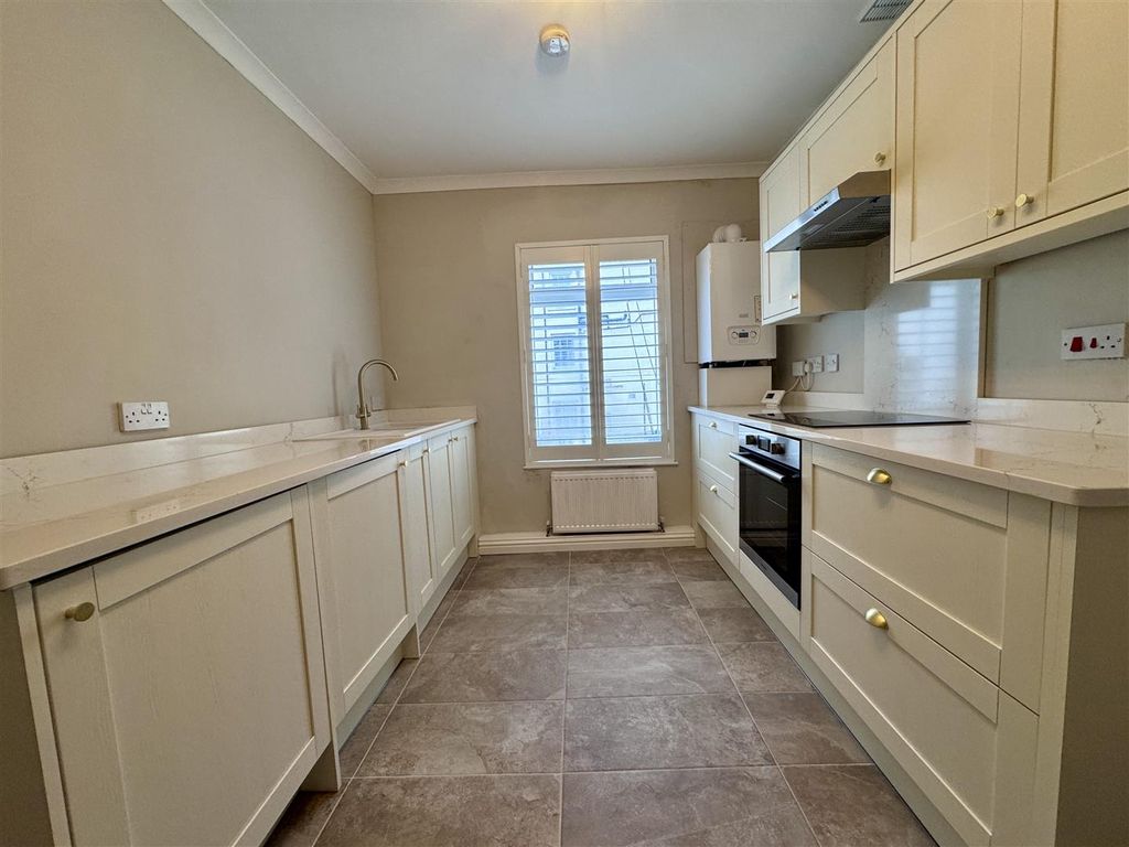 Property photo 3 of 12 Kitchen