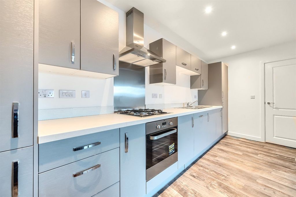 Property photo 2 of 7 Kitchen