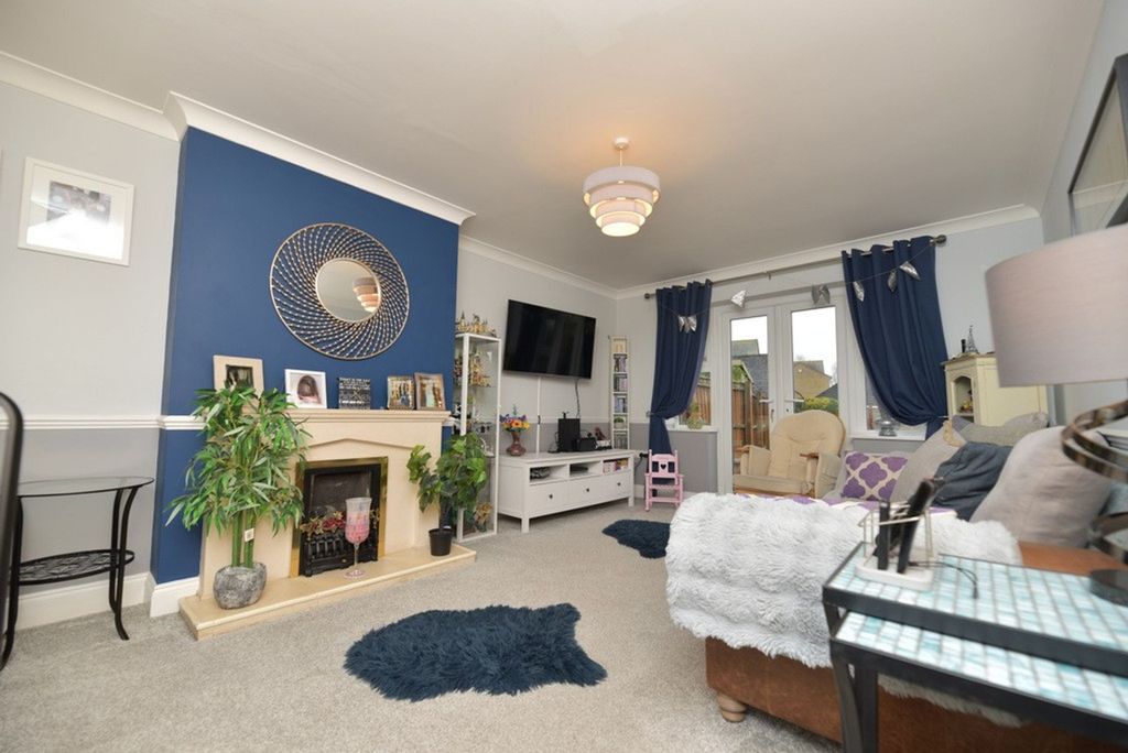 Property photo 2 of 28