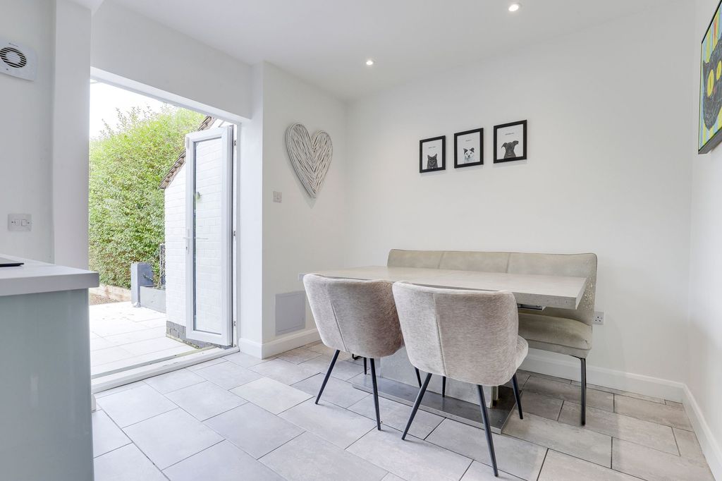 Property photo 3 of 27