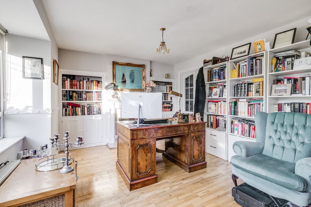 Property photo 3 of 18 4683716