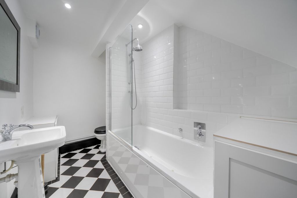 Property photo 2 of 12 1502627-11-6A74Ab...