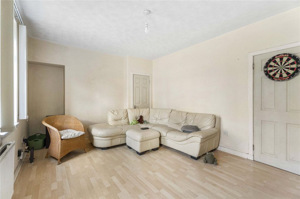 Property photo 3 of 27 Ferry Road Place