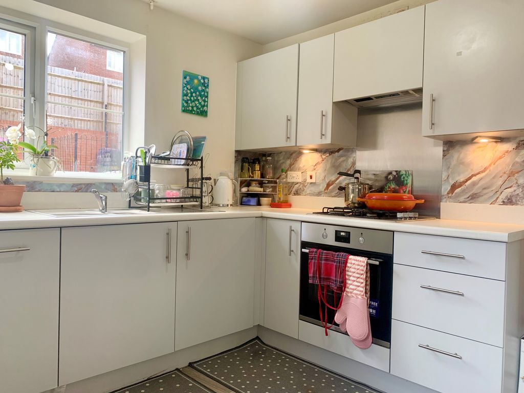 Property photo 3 of 9 Kitchen
