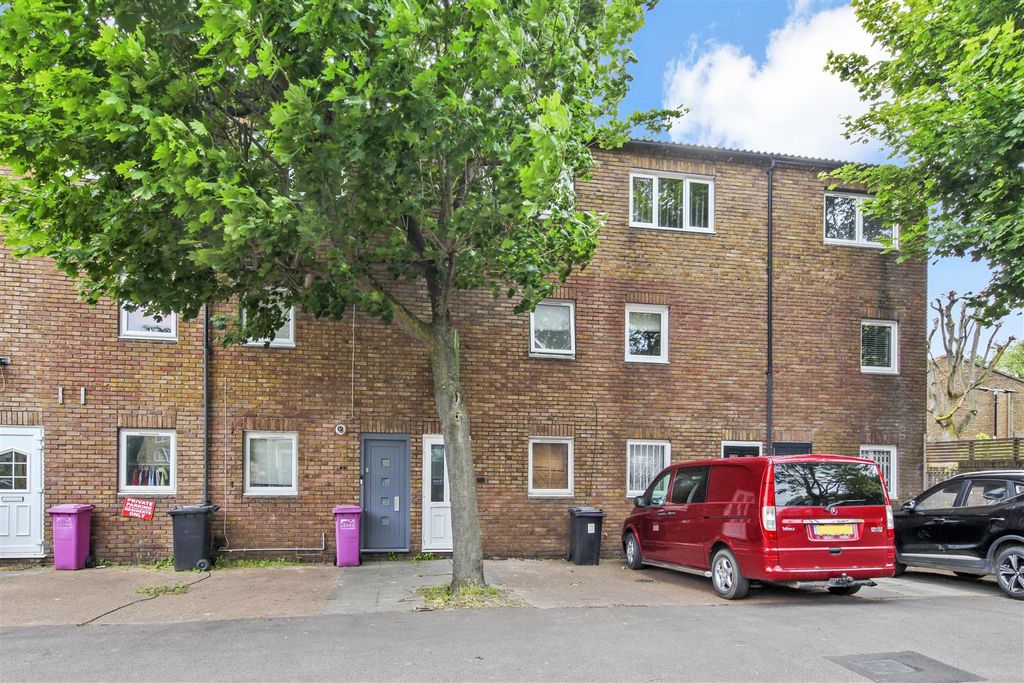 Property photo 2 of 10 65 Chambord Street - Qtnwsdaqkv40Hxnmgsbo.Jpg