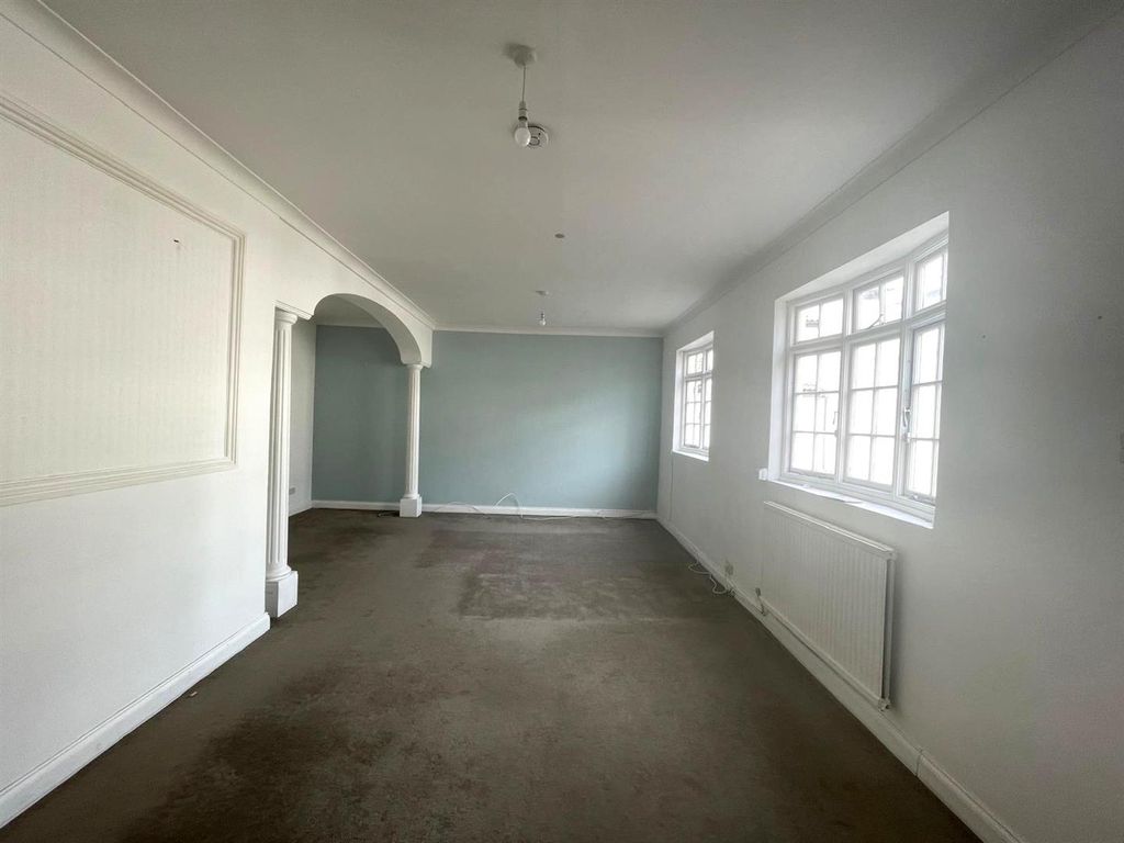 Property photo 2 of 12 Ef380894-B3c8-4A45-A423-76Ec428B4Fa7.Jpg