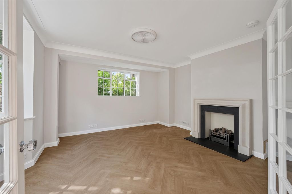 Property photo 3 of 18 18, Victoria Road -6.Jpg