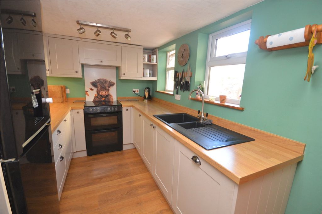Property photo 3 of 14 Kitchen