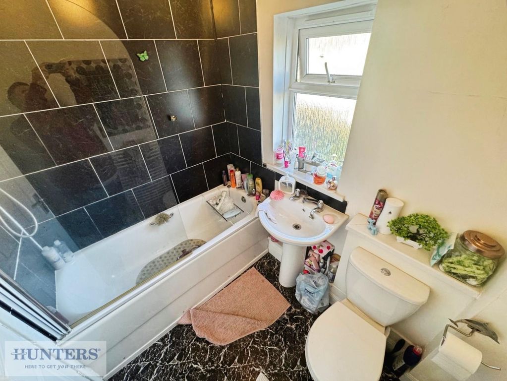 Property photo 1 of 11 Family Bathroom