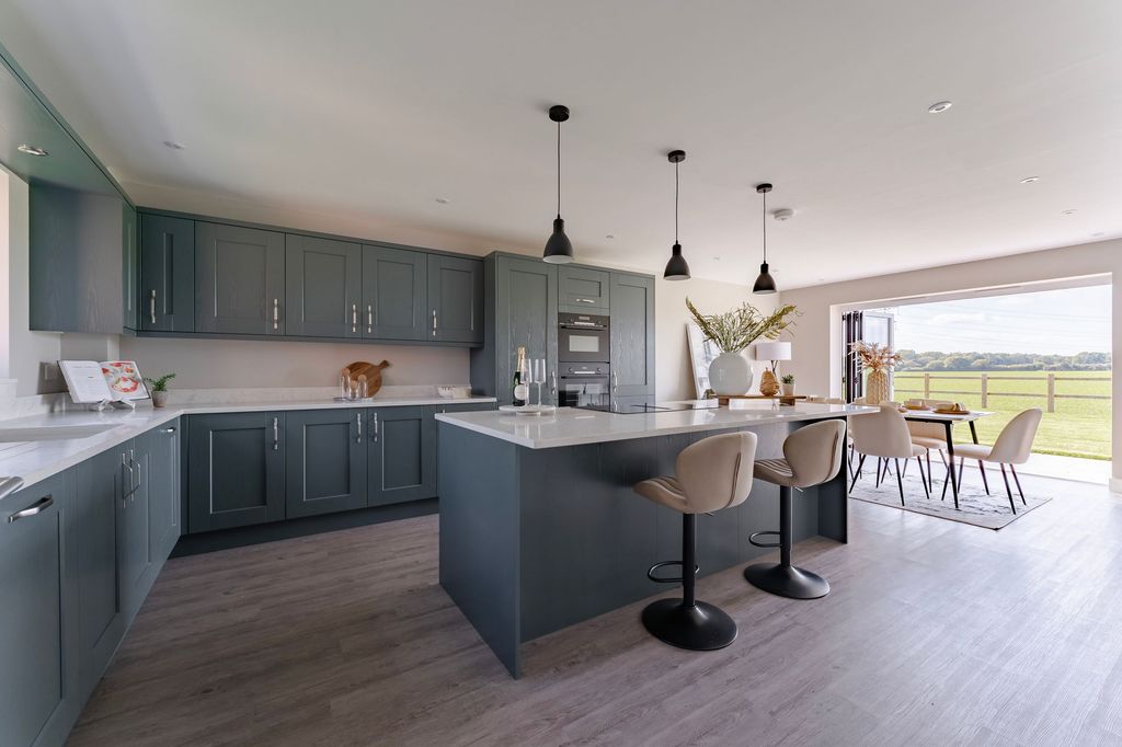 Property photo 2 of 32