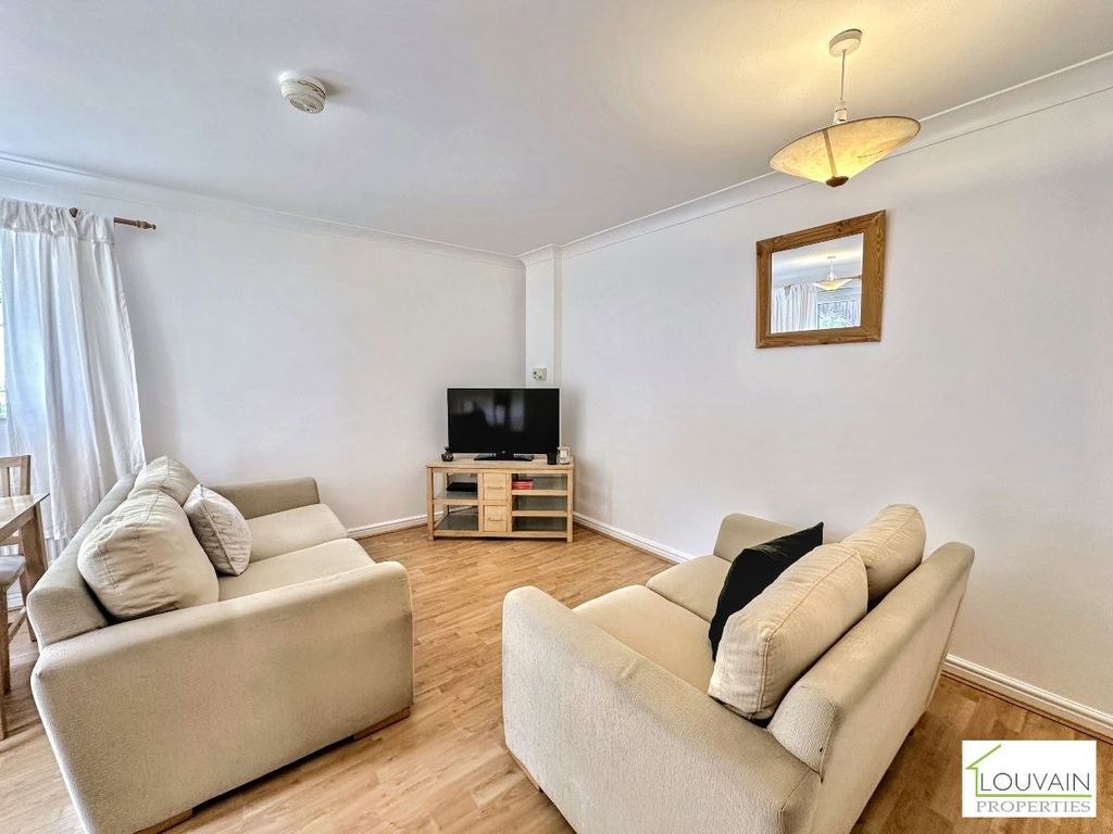 Property photo 2 of 28