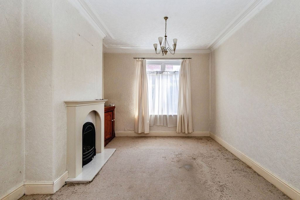Property photo 2 of 17 Photo