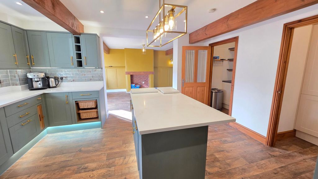 Property photo 3 of 25