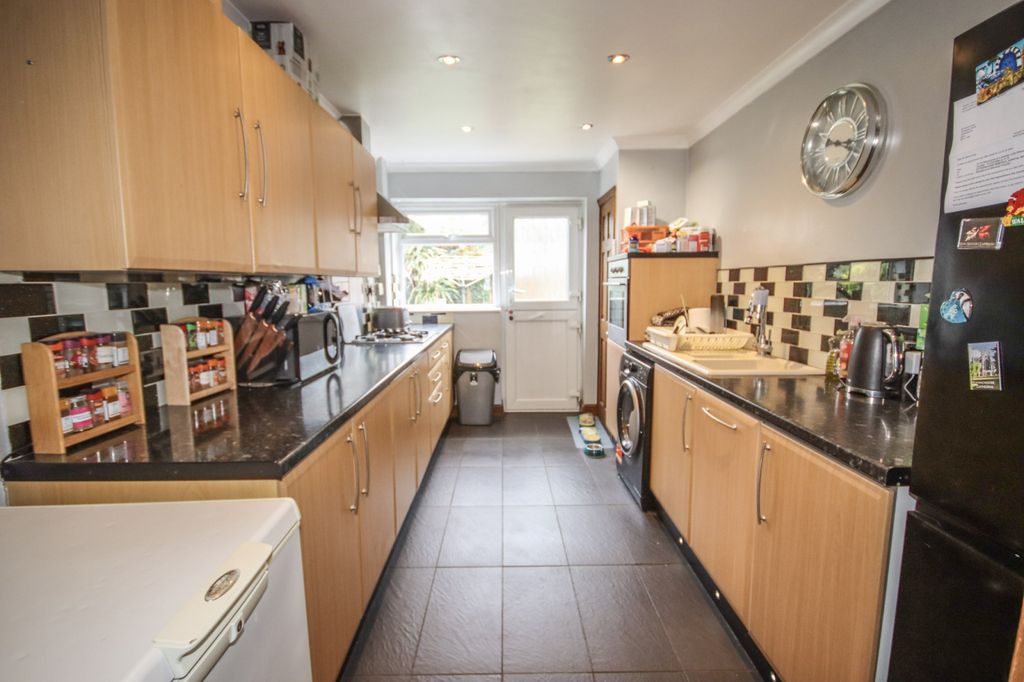 Property photo 3 of 8 Kitchen
