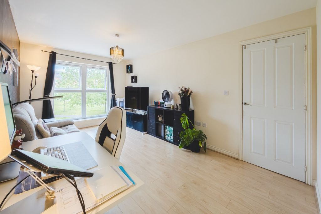 Property photo 2 of 12 4949022