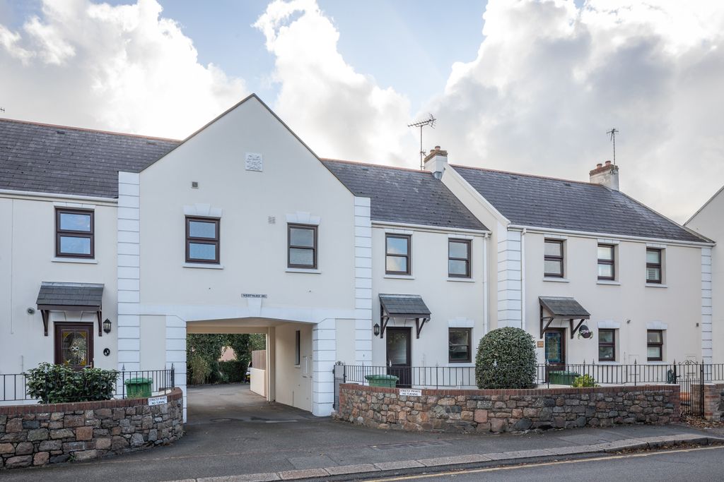 Property photo 1 of 20