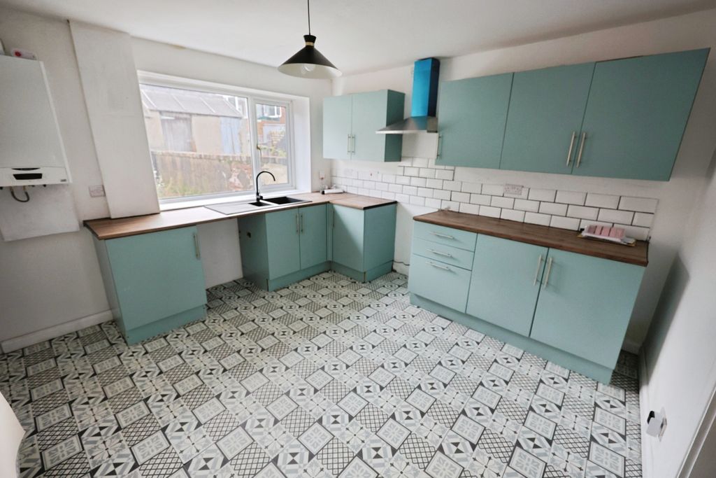 Property photo 3 of 7 Pbox-Kitchen-335494.Jpg