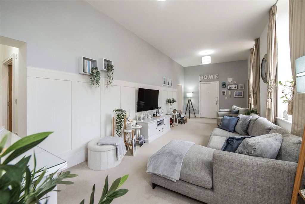 Property photo 2 of 23 Sitting Room