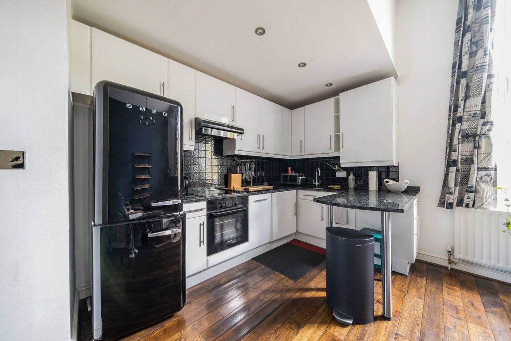 Property photo 3 of 20