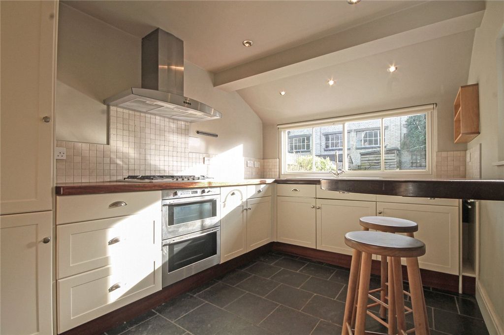 Property photo 2 of 10 Picture No. 29