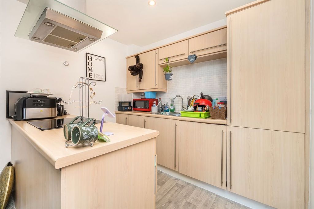 Property photo 3 of 6