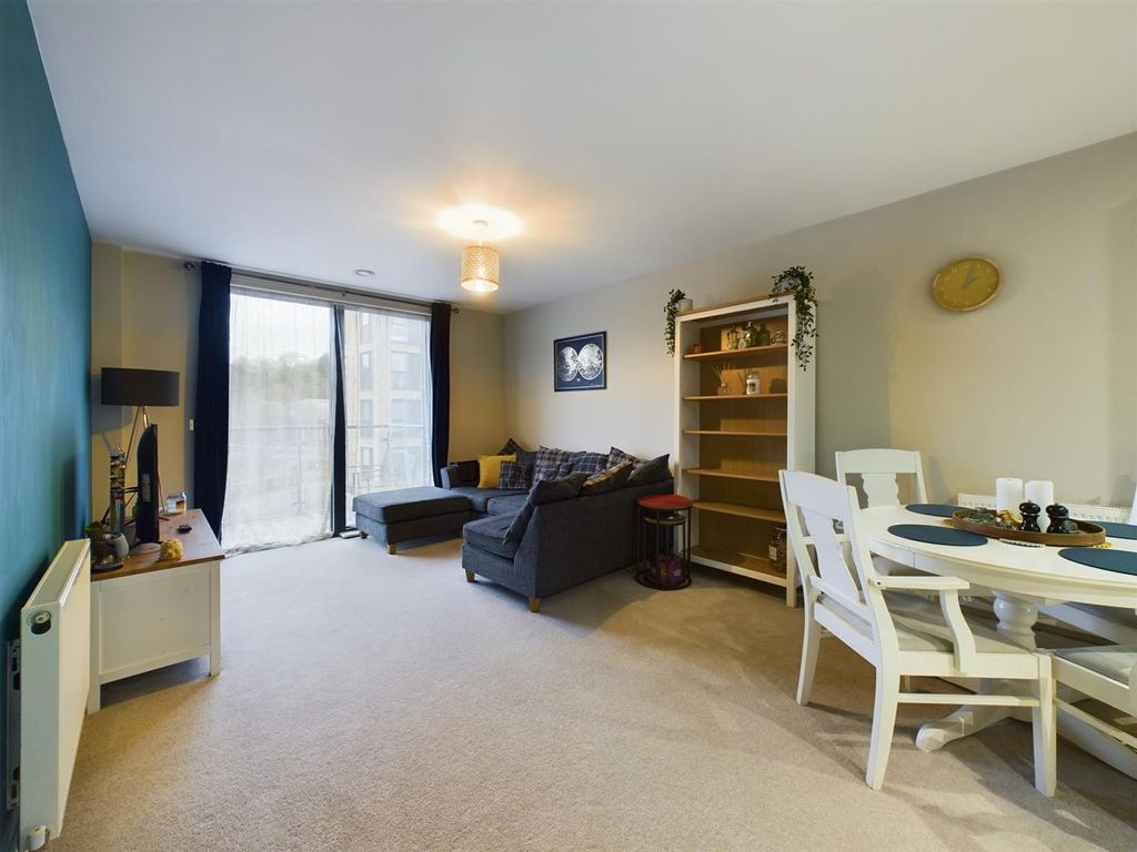 Property photo 3 of 11 Cam02885G0-Pr0274-Still006.Jpg
