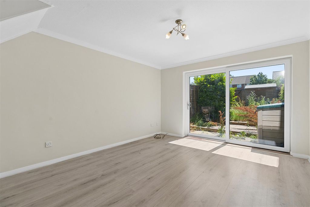 Property photo 2 of 10 3 Hawthorns-Hr8.Jpg