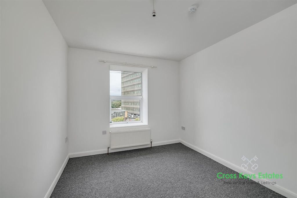 Property photo 3 of 11 Living Bedroom