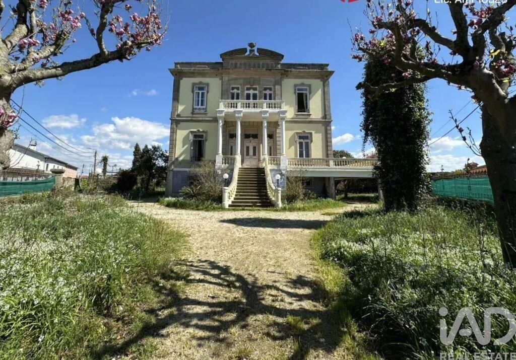 Property photo 1 of 32