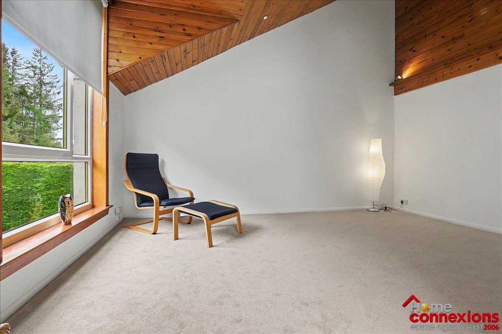Property photo 3 of 20 Lounge (2)