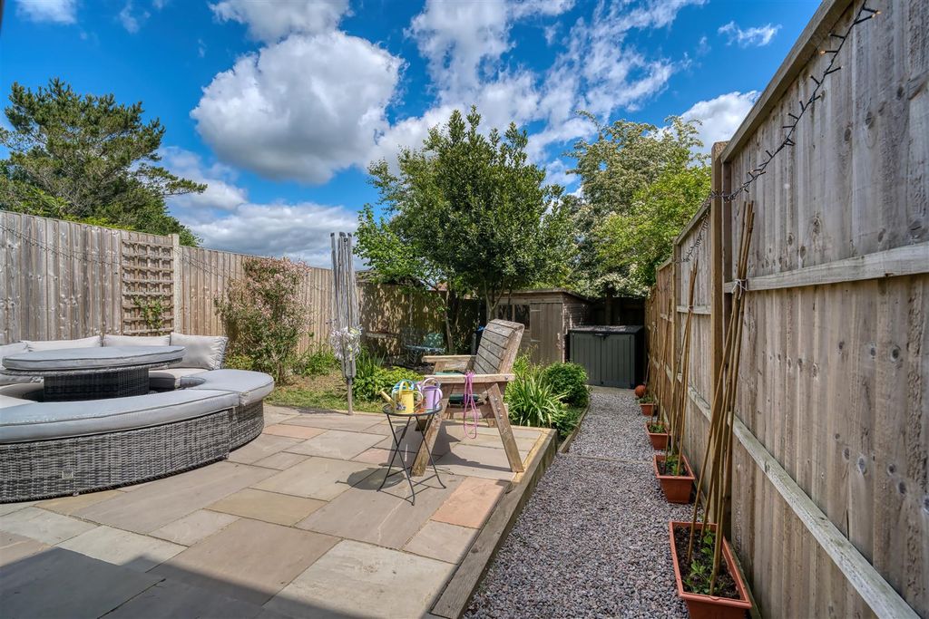Property photo 3 of 9 Garden