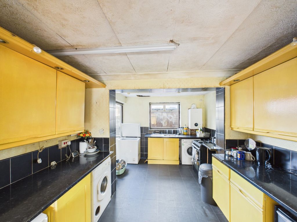 Property photo 2 of 8 4858975