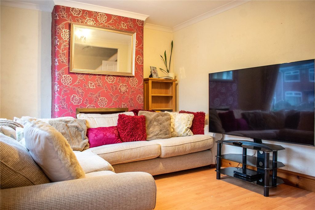 Property photo 2 of 17 Lounge