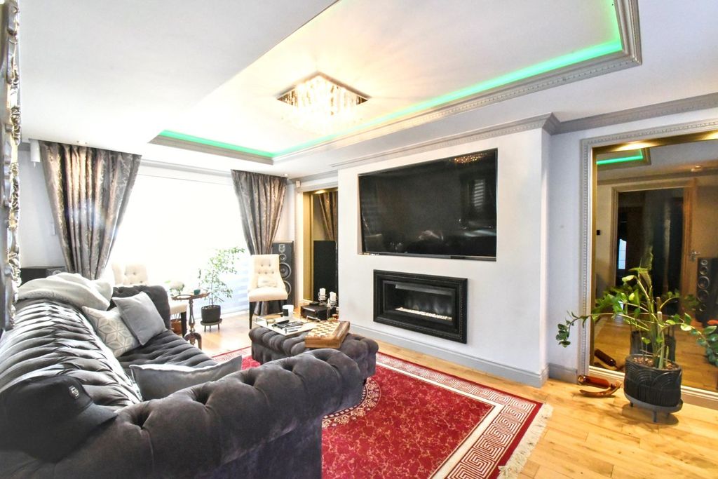 Property photo 3 of 30