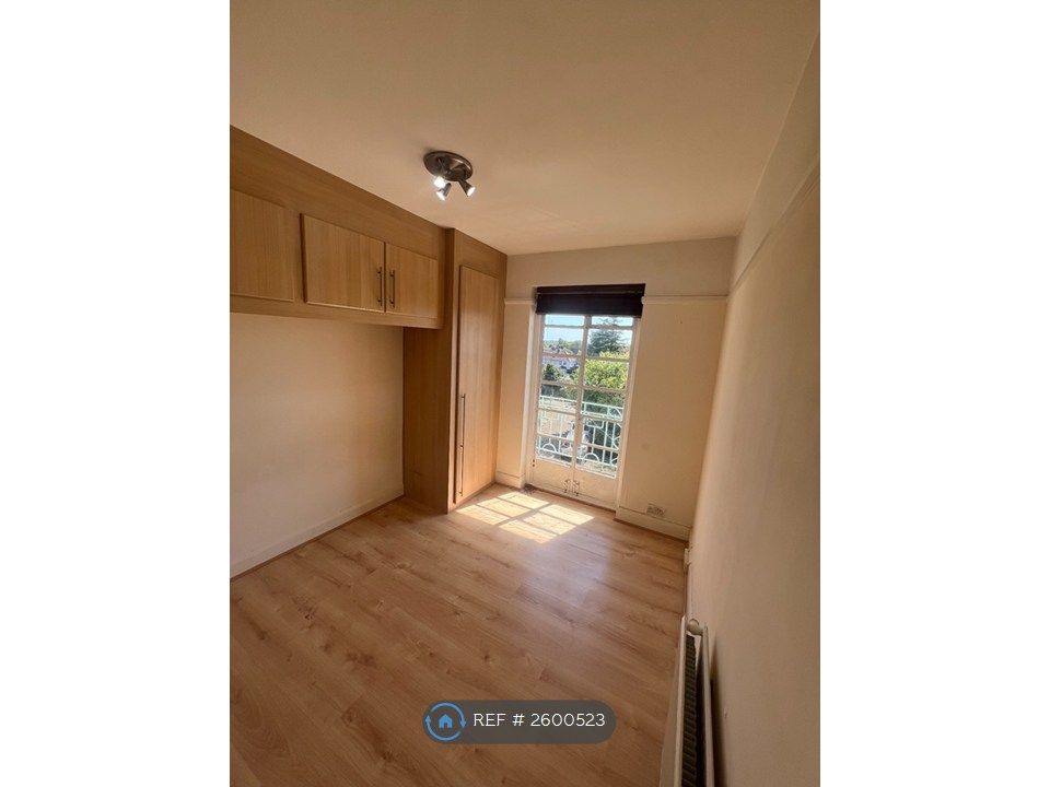Property photo 3 of 8 Bedroom2