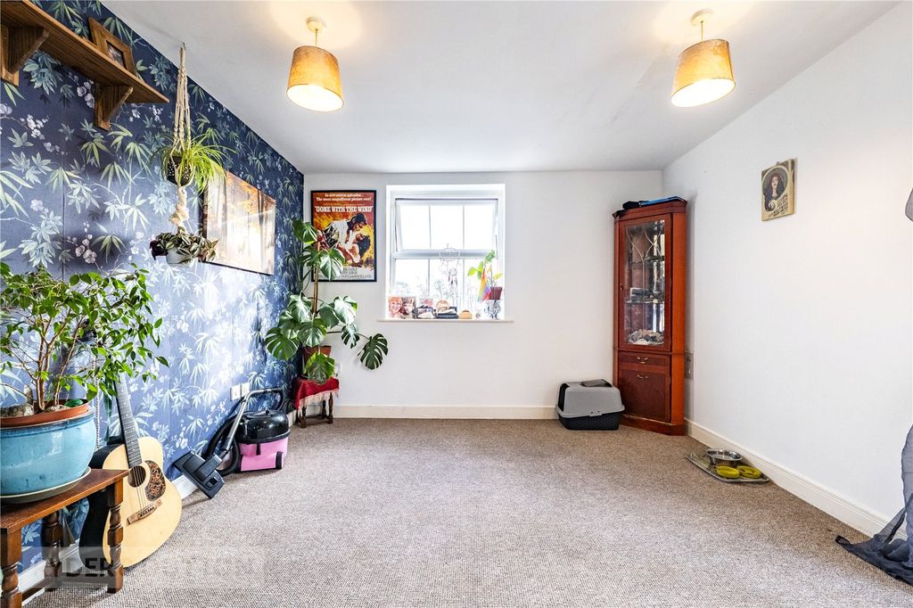 Property photo 3 of 15 Picture No. 02