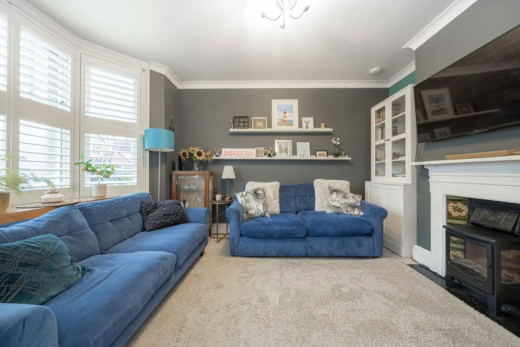 Property photo 2 of 8