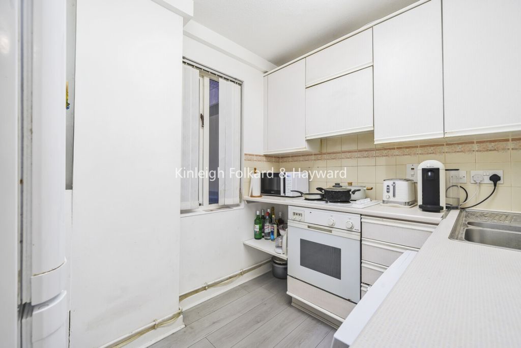 Property photo 3 of 8 38941ee6-9c60-4032-9