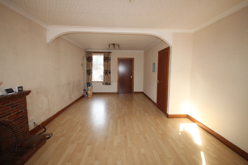 Property photo 3 of 15 Lounge 2