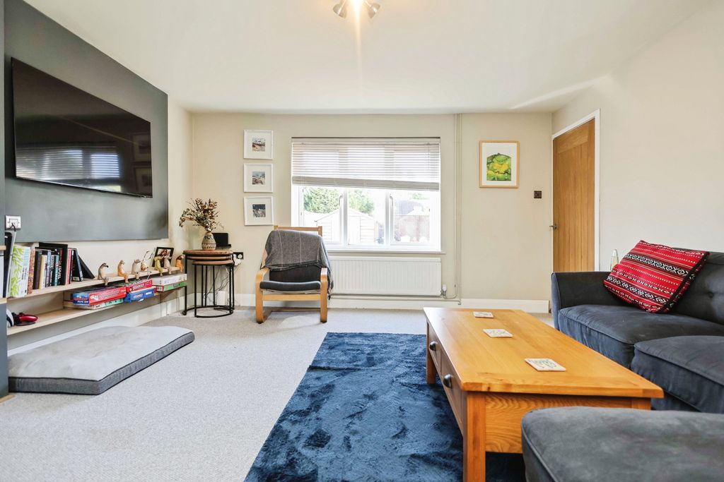 Property photo 2 of 22 8Temesideclosewr158Ub-58