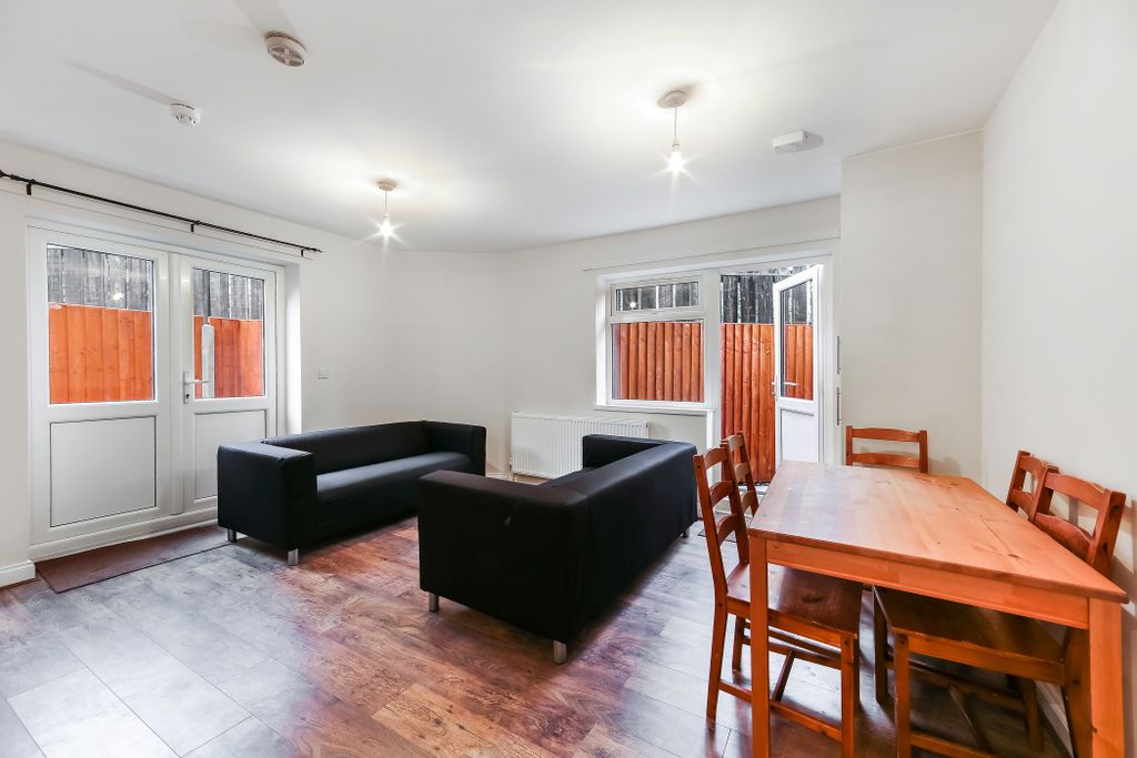 Property photo 2 of 26