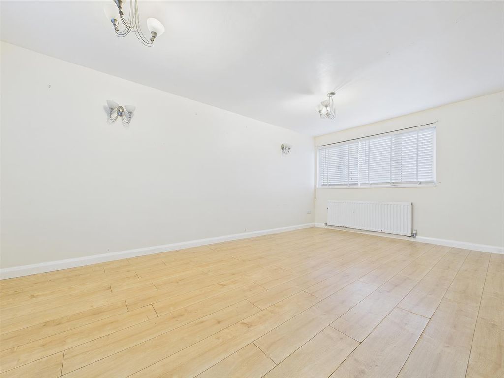 Property photo 3 of 12 Cam01407G0-Pr0067-Still008.Jpg