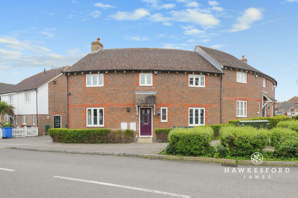 Property photo 1 of 17 School Lane, Iwade - Front