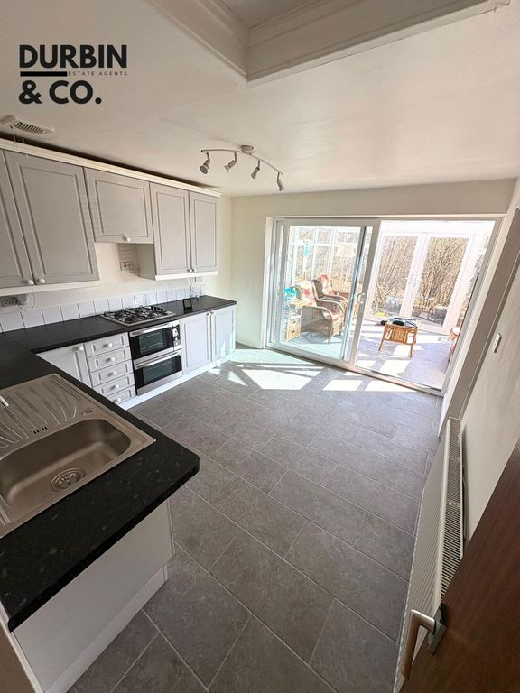 Property photo 3 of 33 Kitchen