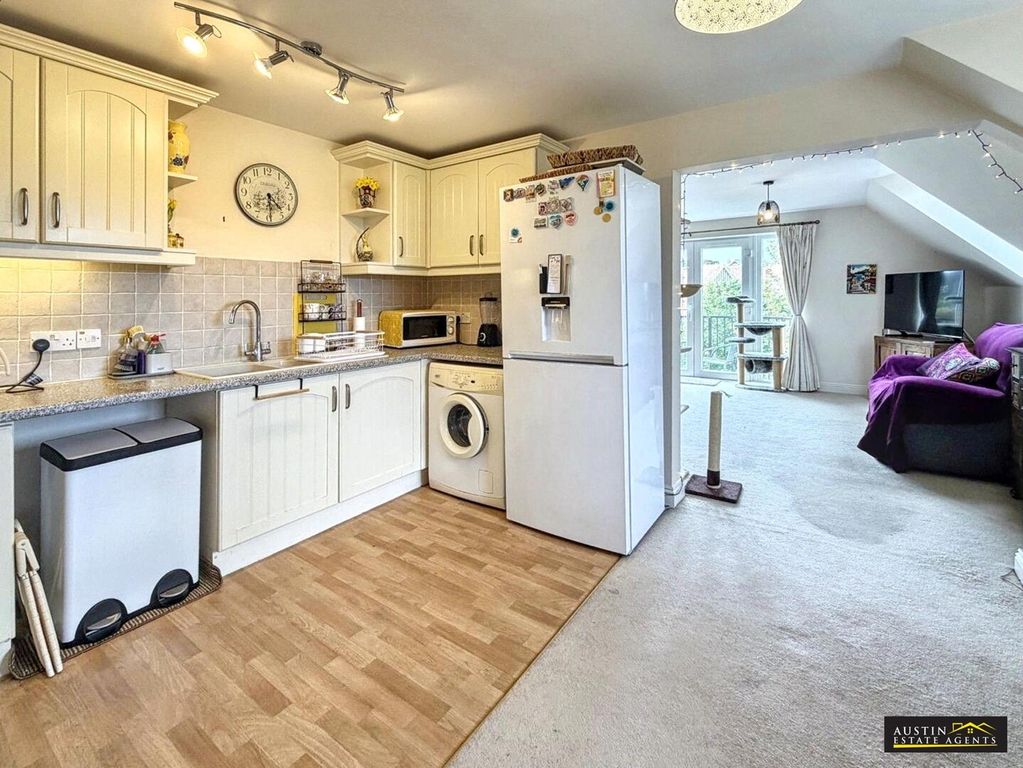 Property photo 3 of 14 Kitchen