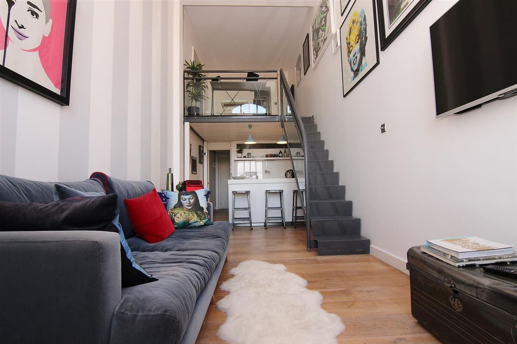 Property photo 3 of 11 Reception Room