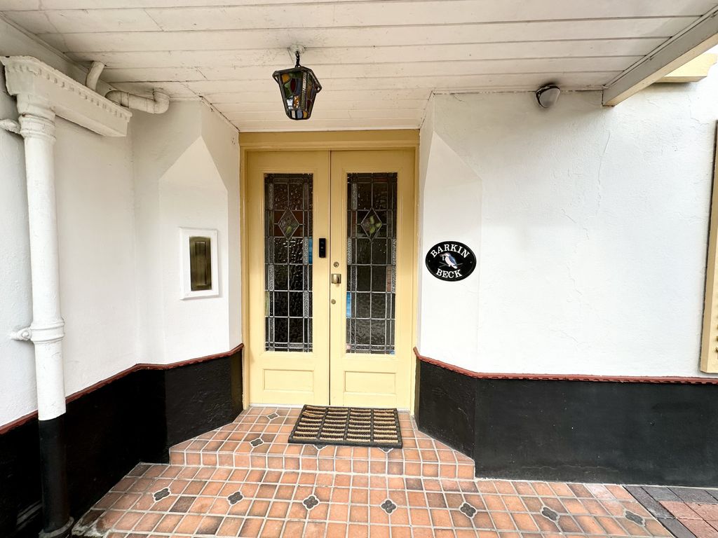 Property photo 3 of 35