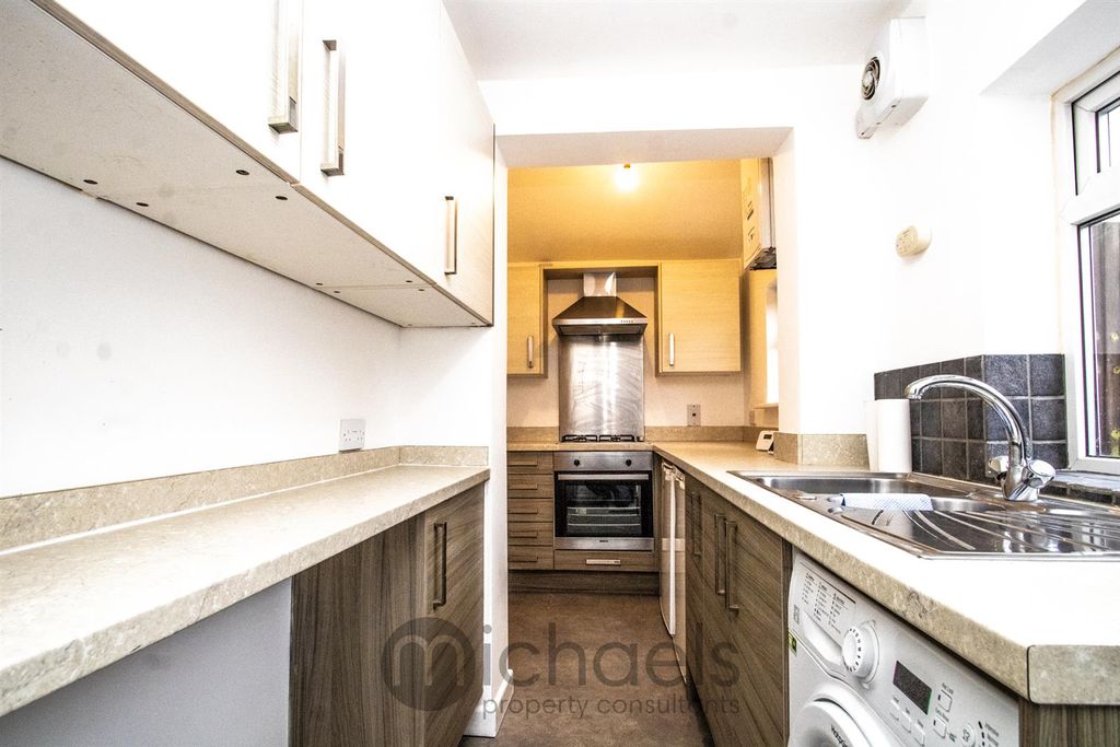 Property photo 2 of 9 Kitchen