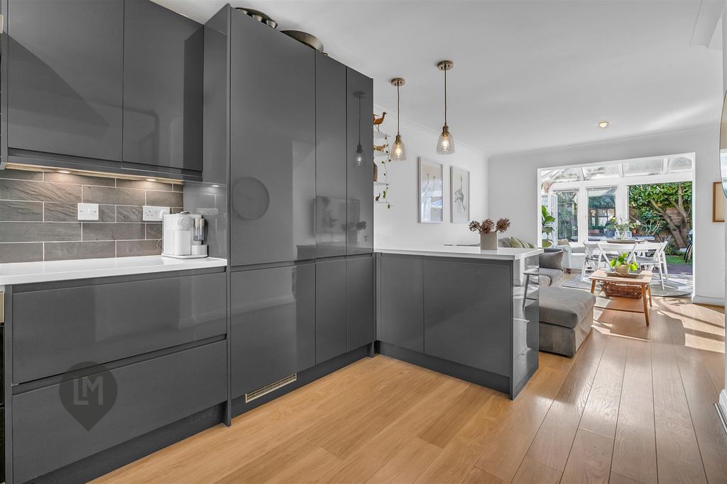 Property photo 1 of 10 Kitchen/Living